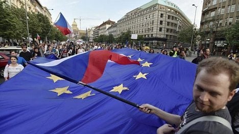 Náhledový obrázek - Podpora EU v Česku roste. S členstvím v unii je spokojeno nejvíce lidí za devět let