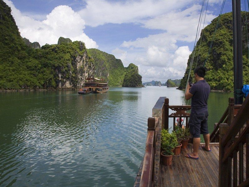  Zátoka Ha Long ve Vietnamu