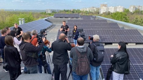 Náhledový obrázek - Záporožská dětská nemocnice má novou solární elektrárnu. Češi na ni ve sbírce vybrali 900 tisíc korun