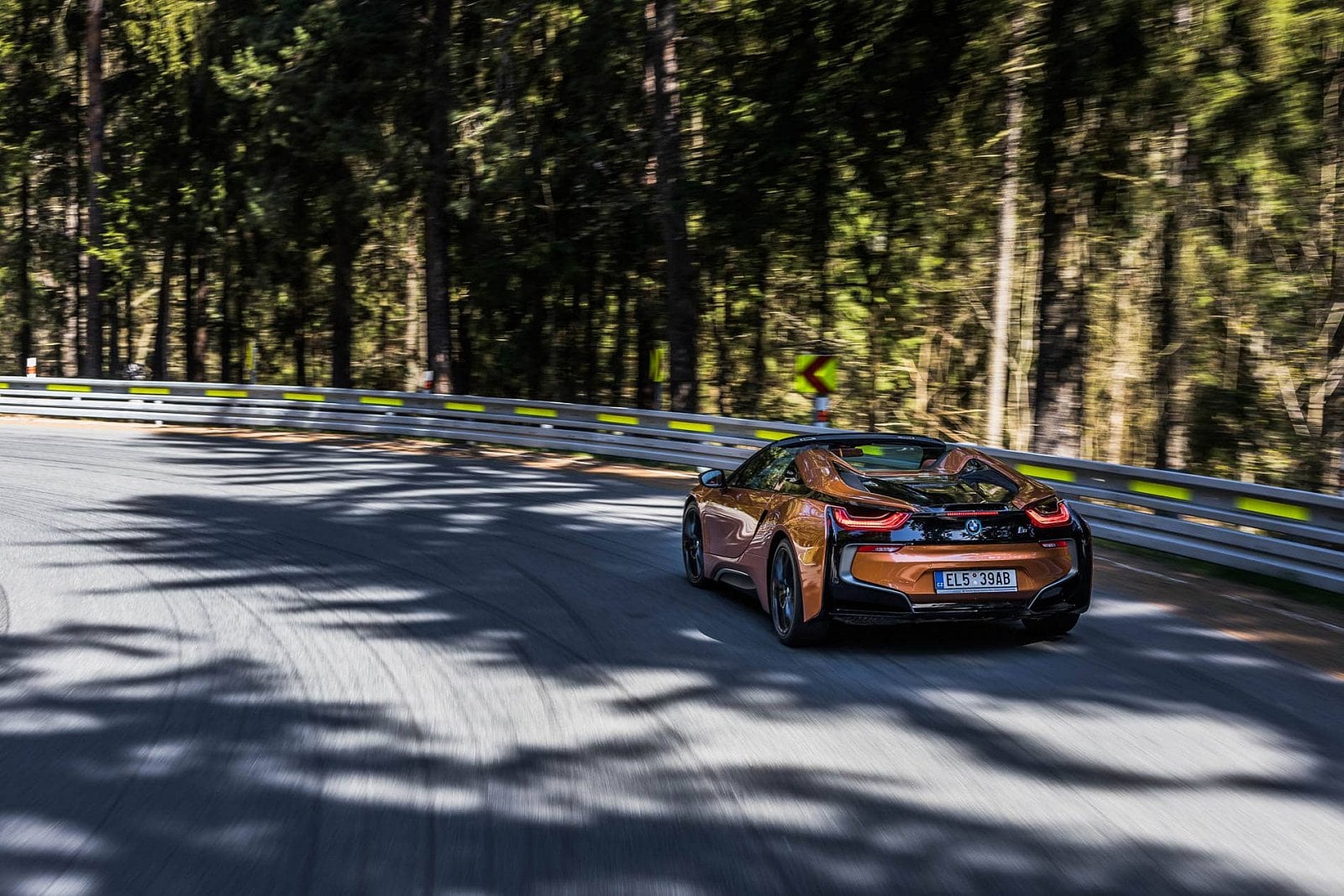 2020-06-bmw-i8-roadster-16.jpg