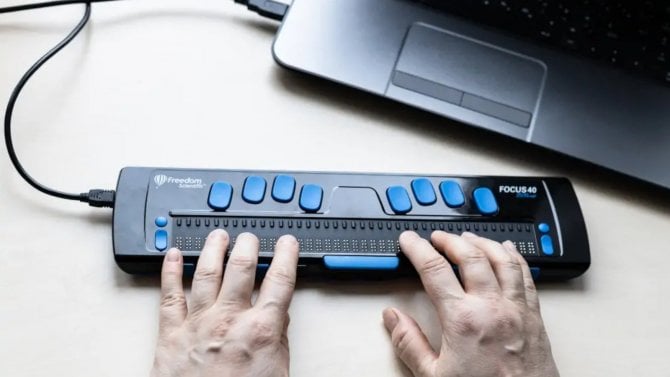 Braillský řádek pro nevidomé zrakově postižené