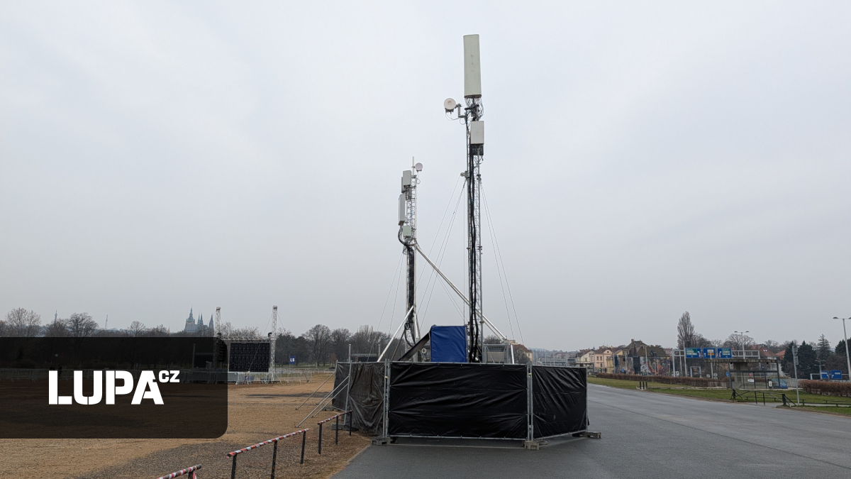 Podívejte se na dočasný mobilní 5G vysílač, který odbaví stovky tisíc lidí na dnešní demonstraci na Letné