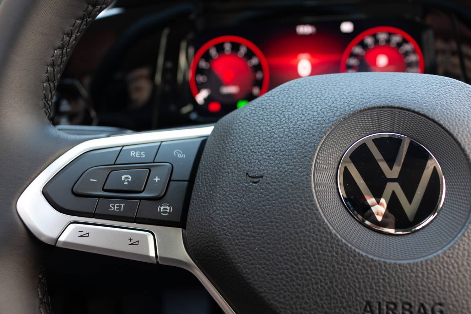 2020-04-Volkswagen-Golf-1.5-eTSI-2020-34.jpg