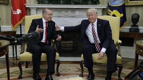 Náhledový obrázek - Trump chce Erdogana podpořit v boji proti IS i Kurdům