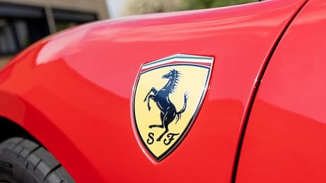 Náhledový obrázek - Ferrari si můžete v USA koupit za bitcoiny. Příští rok to automobilka umožní i v Evropě