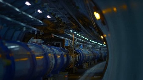 Náhledový obrázek - CERN chystá nový urychlovač částic. Tunel pod Švýcarskem bude 100 kilometrů dlouhý