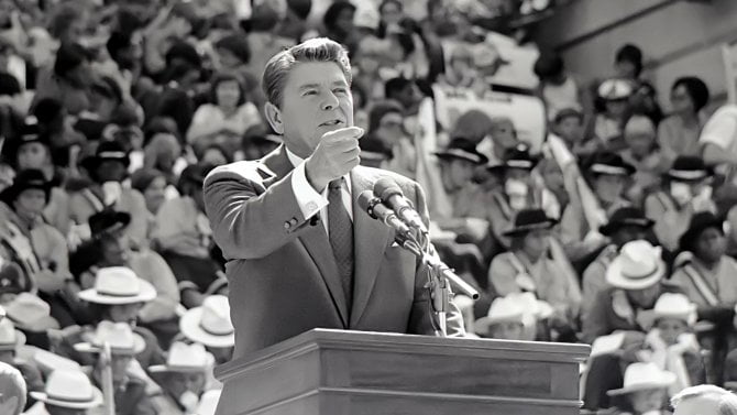 Ronald Reagan na jednom z předvolebních mítinků v roce 1980, kdy bojoval v prezidentských volbách. Ty nakonec i vyhrál.