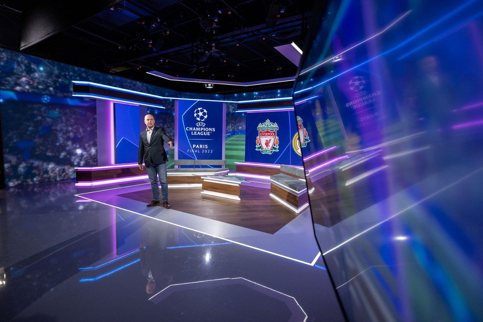 „Trefili jsme se ještě do koronavirové doby. Materiály a další komponenty nebyly, takže je krásné, že se to povedlo poskládat a vymyslet tak, aby to klaplo a stihli jsme to do vysněného data,“ říká Dušan Mendel.