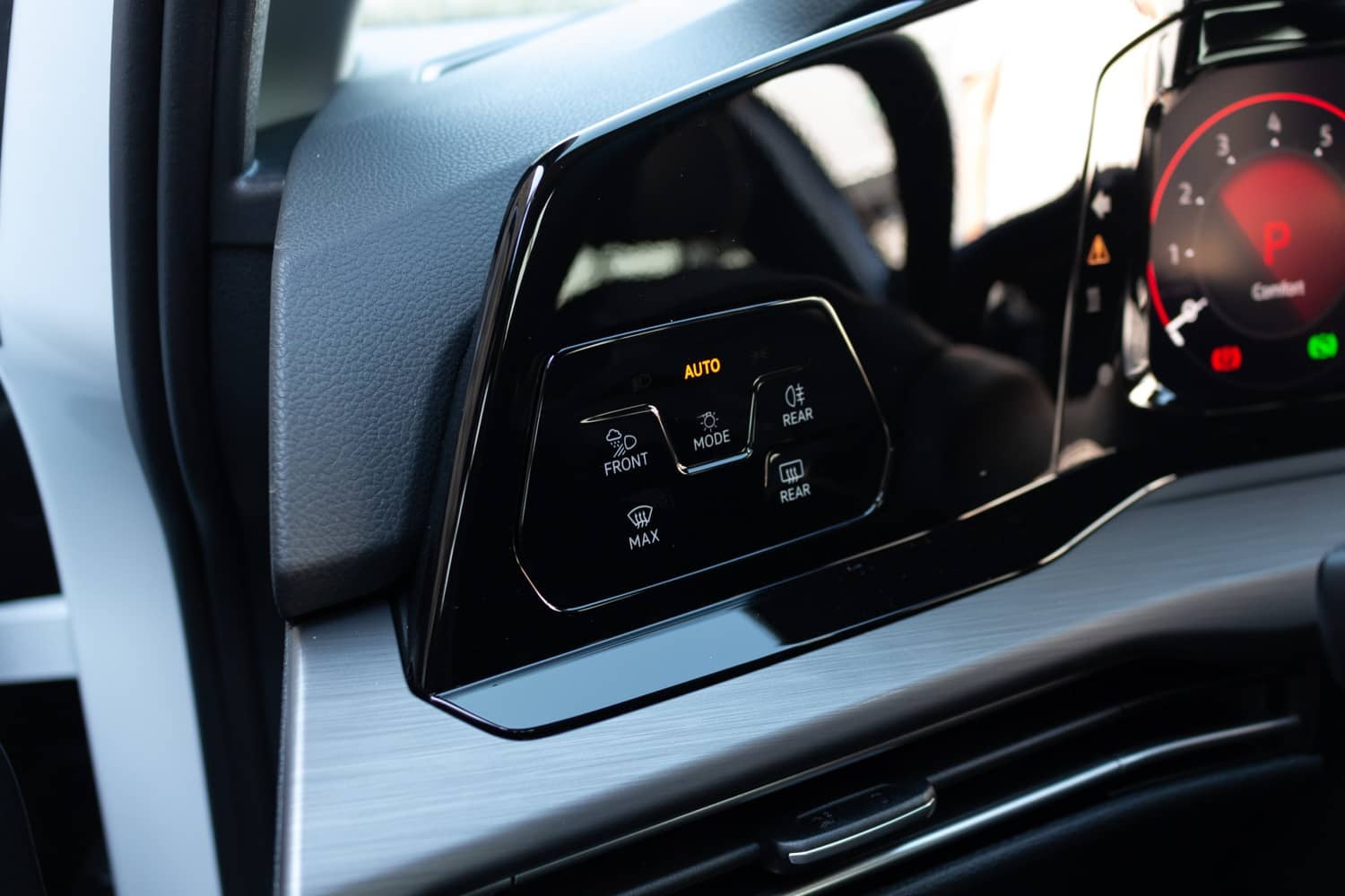 2020-04-Volkswagen-Golf-1.5-eTSI-2020-40.jpg