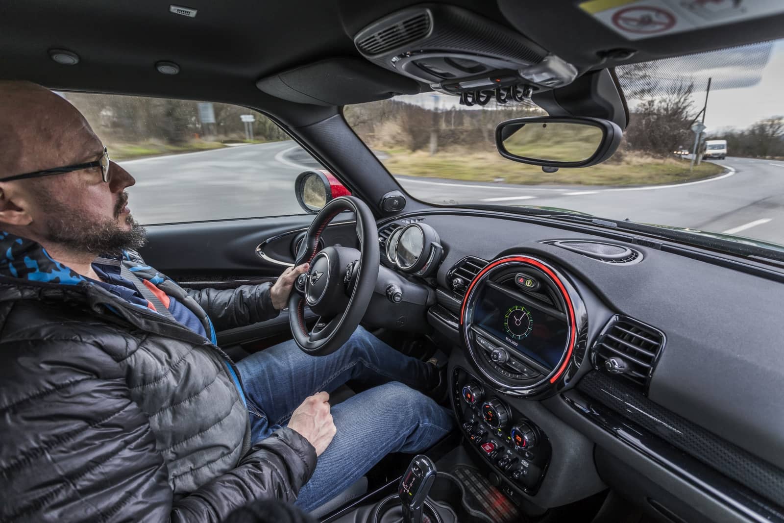 Fotogalerie: BMW M135i xDrive vs. Mini JCW Clubman - Autobible.cz ...