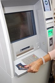 Bankomat ČSOB umožňující bezkontaktní výběry.