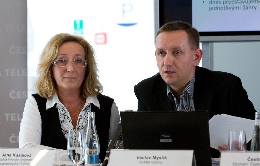 Dosavadní ředitelka vývoje pořadů a programových formátů České televize Jana Kasalová s ředitelem výroby Václavem Myslíkem.