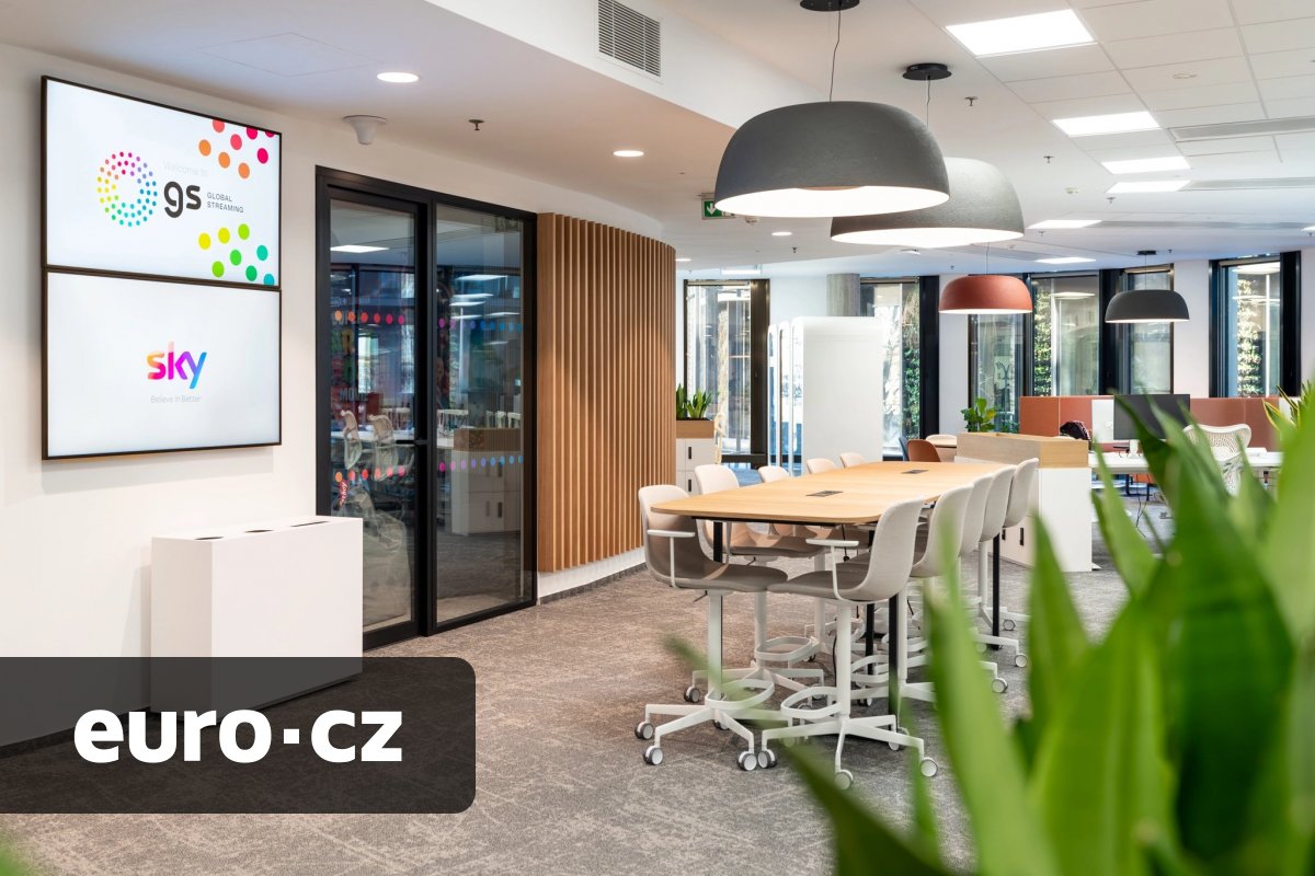 Vrátit lidi do kanclu jde i po dobrém. „Streameři“ ze Sky vsadili na studio Pespektiv, to jim v Karlíně vytvořilo nový a přátelský social hub