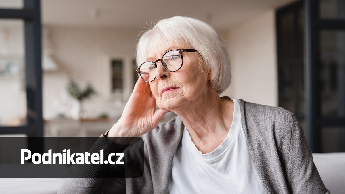 Nevyzvednutý důchod stát bez varování stopne. Jak se k němu dostat?