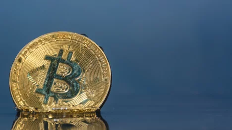 Náhledový obrázek - Extrémně nešetrný bitcoin. Každá platba kryptoměnou spotřebuje množství vody, jež by stačilo k naplnění rodinného bazénu