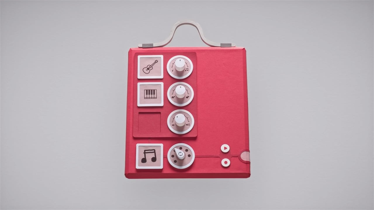 … a přidat jim libovolný obal. Tím vznikne skutečné fyzické zařízení. Třeba generátor hudby.