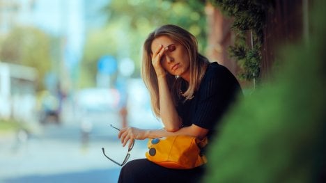 Horko má vliv i na psychiku. Nespíme, jsme nevrlí a nechce se nám pracovat
