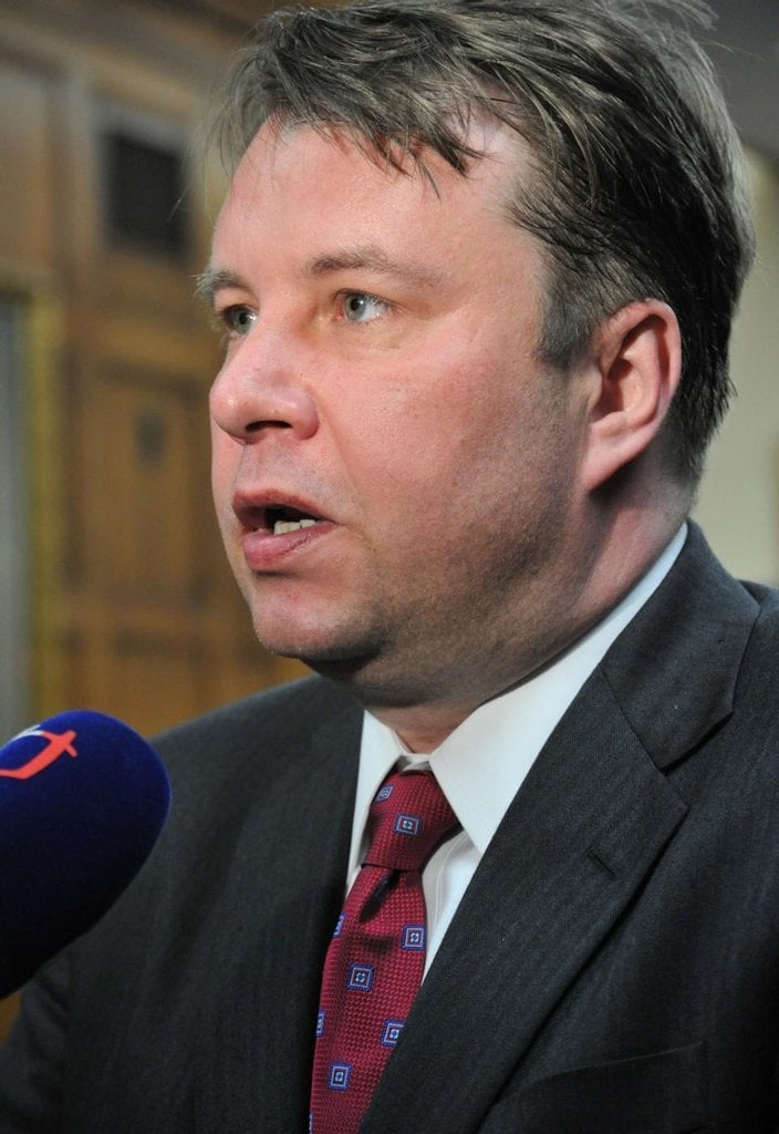 2009-09-ministc599i-odvolanc3ad-z-vlc3a1dy-premic3a9ra-petra-nec