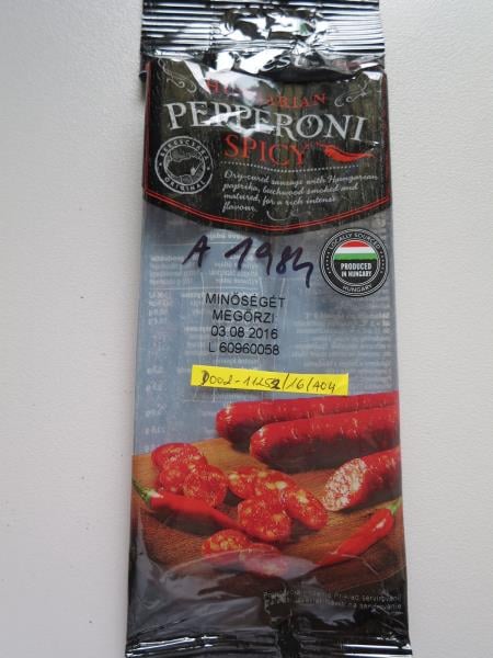Tesco, Mělník: HUNGARIAN PEPPERONI SPICY - výrobek obsahoval alergen - lepek, který nebyl uveden na obale