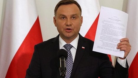 Náhledový obrázek - Navzdory protestům i opozici. Polský prezident podepsal další kontroverzní zákon o justici