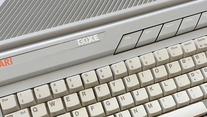 Projekt Atari XE: sourozenecký duel mezi upraveným 65XE a továrním 130XE