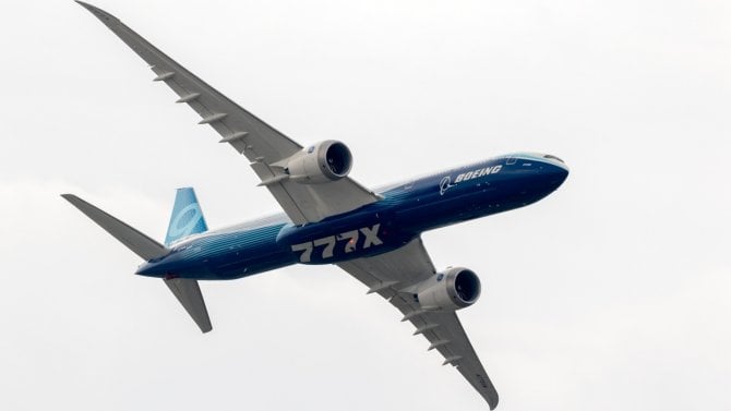 Tohle letadlo si na povolení k vzletu ještě počká. Certifikace 777X nejde tak rychle, jak jsme doufali, přiznává šéf Boeingu