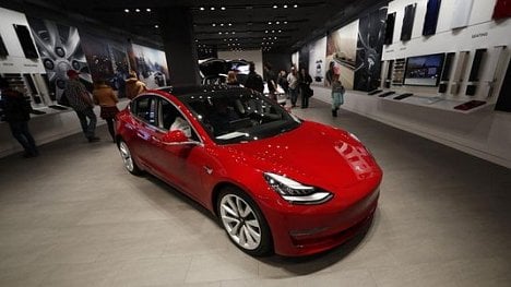 Náhledový obrázek - Tesla zvýšila dodávky elektromobilů o polovinu na téměř 370 tisíc vozů