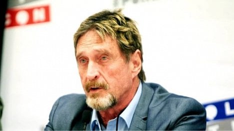 Náhledový obrázek - John McAfee je obviněn z podvodu s kryptoměnami, čeká na vydání do Spojených států