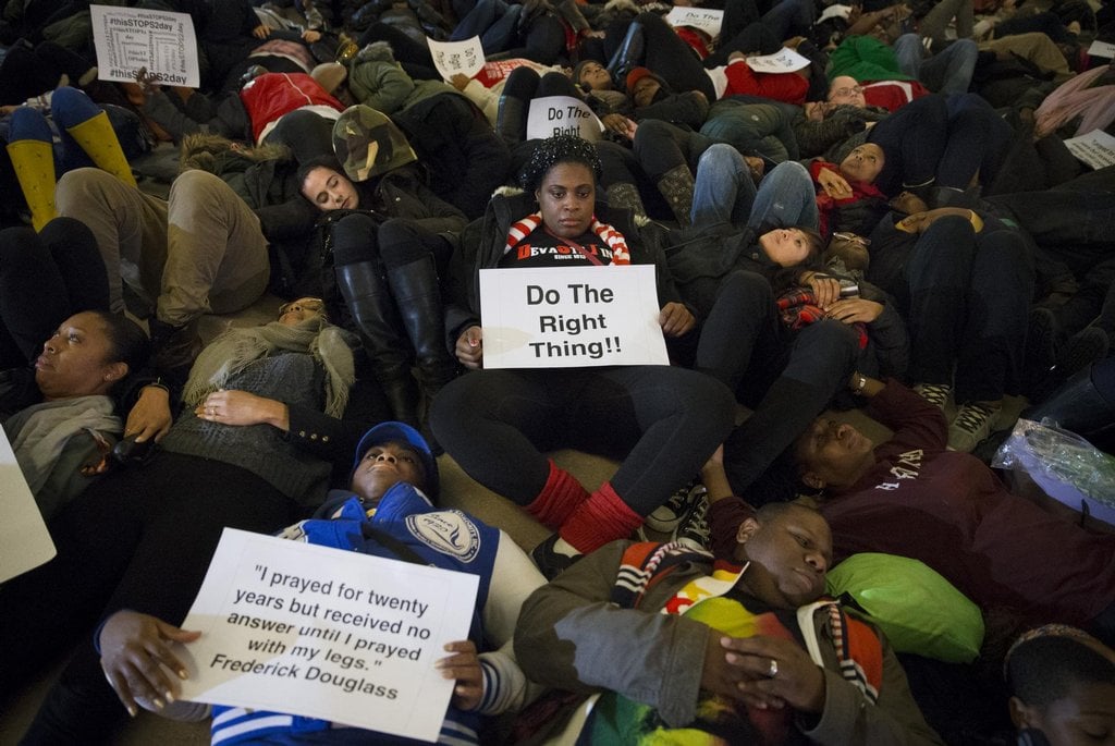 2016-12-americkc3a9-protesty-proti-policejnc3ad-brutalitc49b-4.j