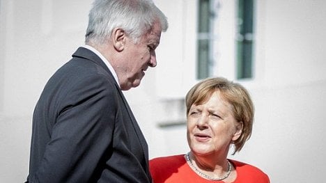 Náhledový obrázek - Nehodlám ve sporu s kancléřkou ustoupit, konstatoval Seehofer