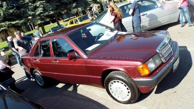 I malý mercedes je pořád mercedes: Řada W201 přinesla po třiceti letech kompaktní řadu!