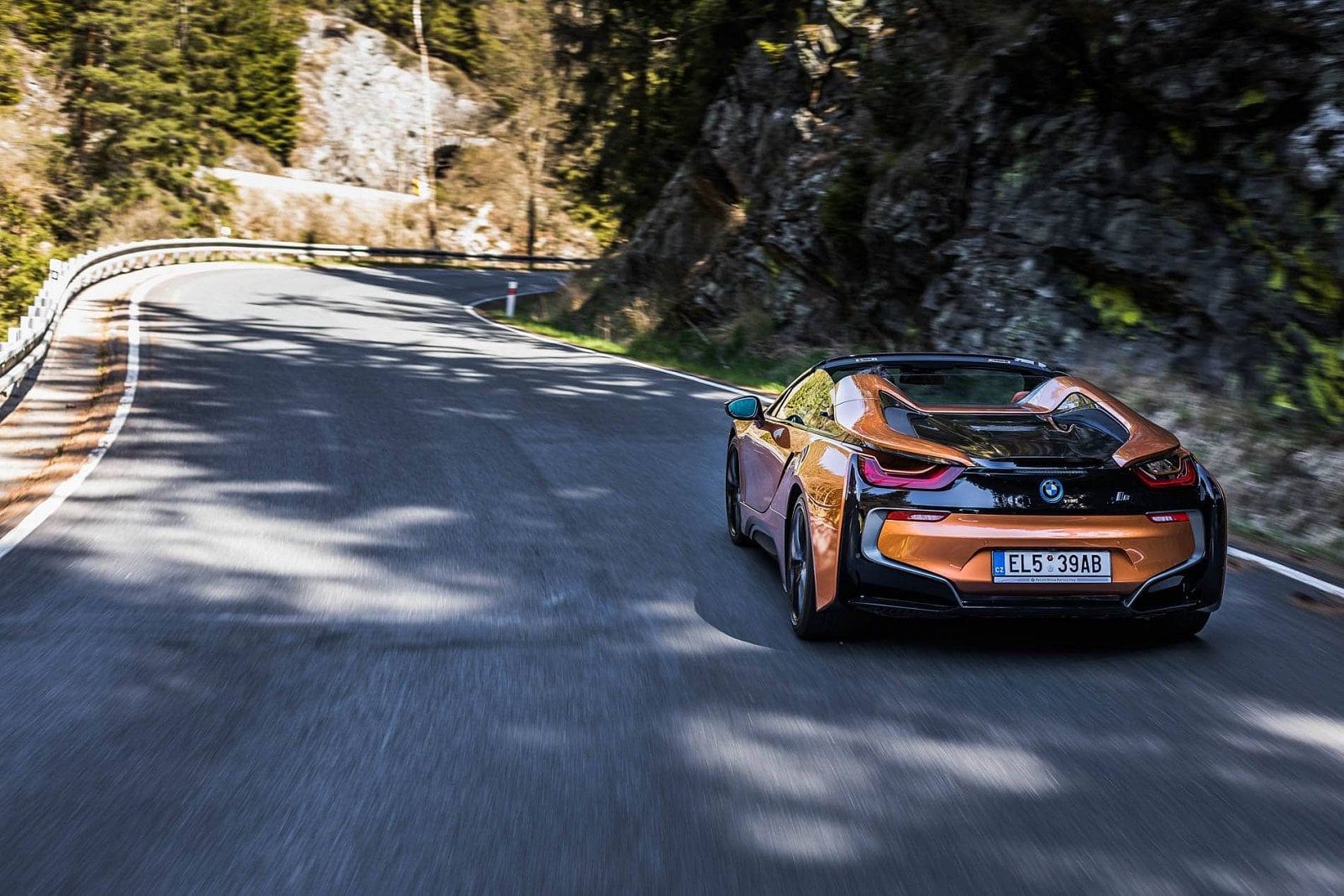 2020-06-bmw-i8-roadster-18.jpg