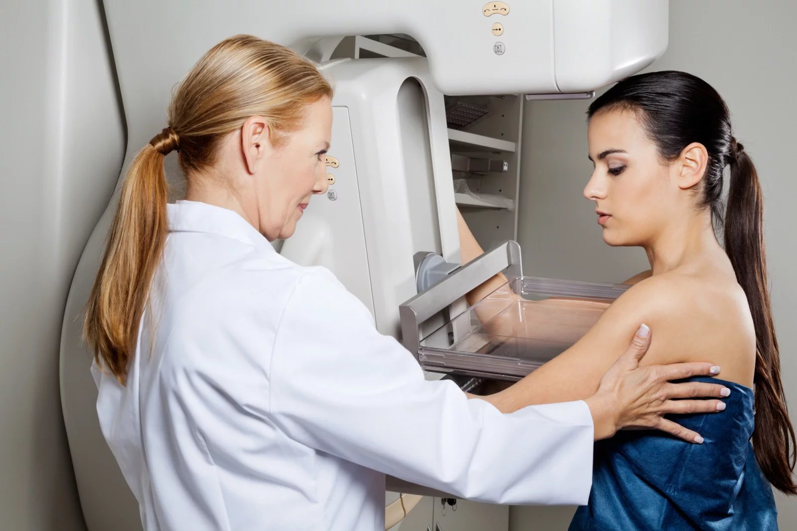 Na základě diagnózy pak lékař určí odpovídající léčbu. V případě infekce může nasadit antibiotika, ale většinou tyto bulky žádnou speciální léčbu nevyžadují. U zhoubných nádorů může terapie zahrnovat chirurgický zákrok, chemoterapii nebo radioterapi.