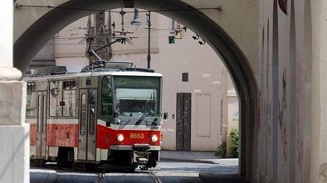 Náhledový obrázek - Rencar může mít reklamu v tramvajích, dopravnímu podniku navzdory