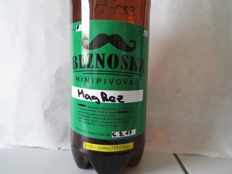 Výrobna Miloslav Beznoska, Praha 9: Pivo speciální, porter - MagBez - výrobek měl nižší extrakt původní mladiny, než je stanoveno pro piva speciální příslušnou vyhláškou. Vzorek byl odebrán z výčepního zařízení.