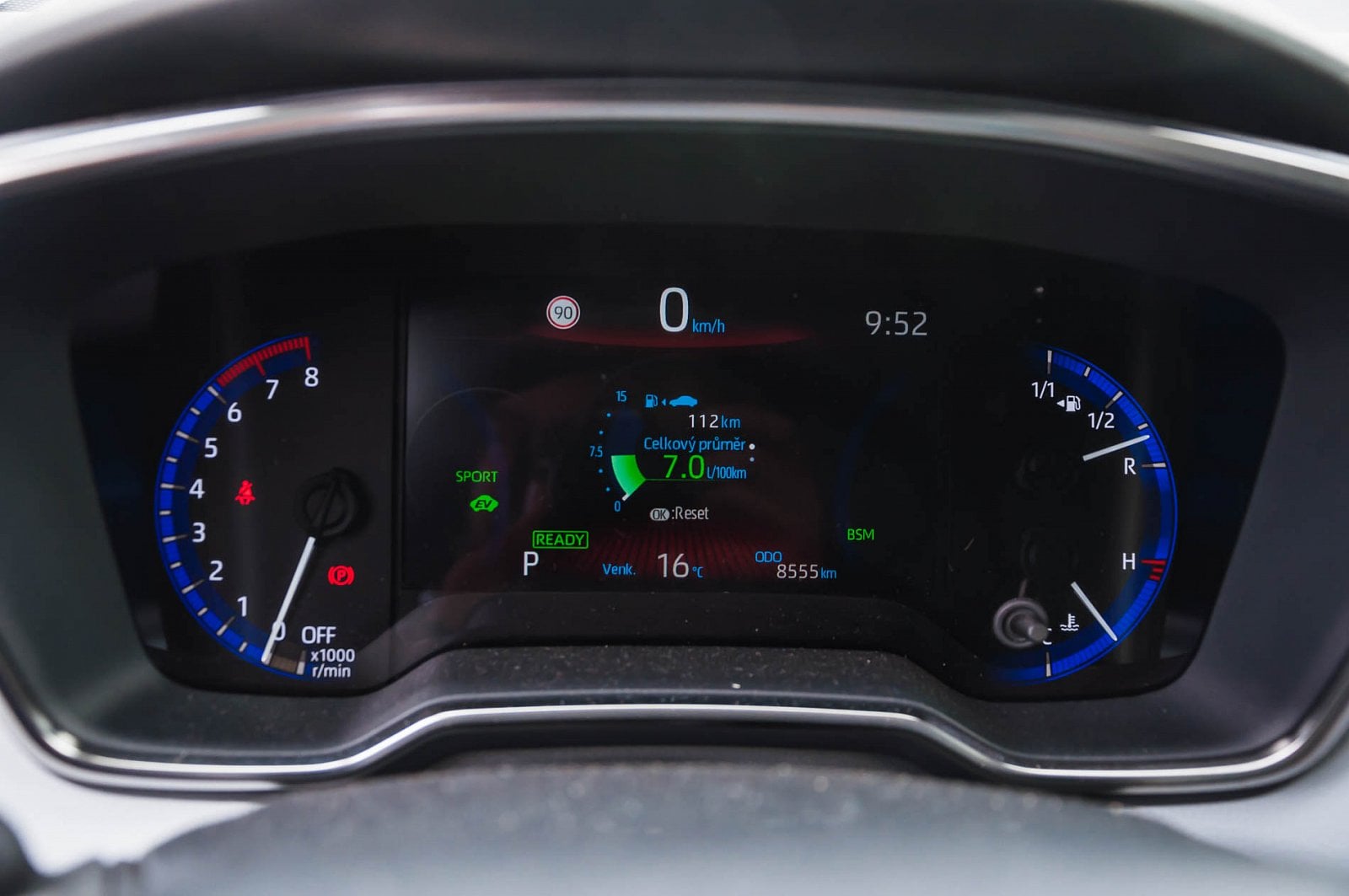 2019-07-toyota-corolla-touring-sports-25-of-29.jpg