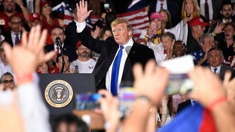 Náhledový obrázek - Noční můra demokratů: Trump prohraje, ale Bílý dům neopustí