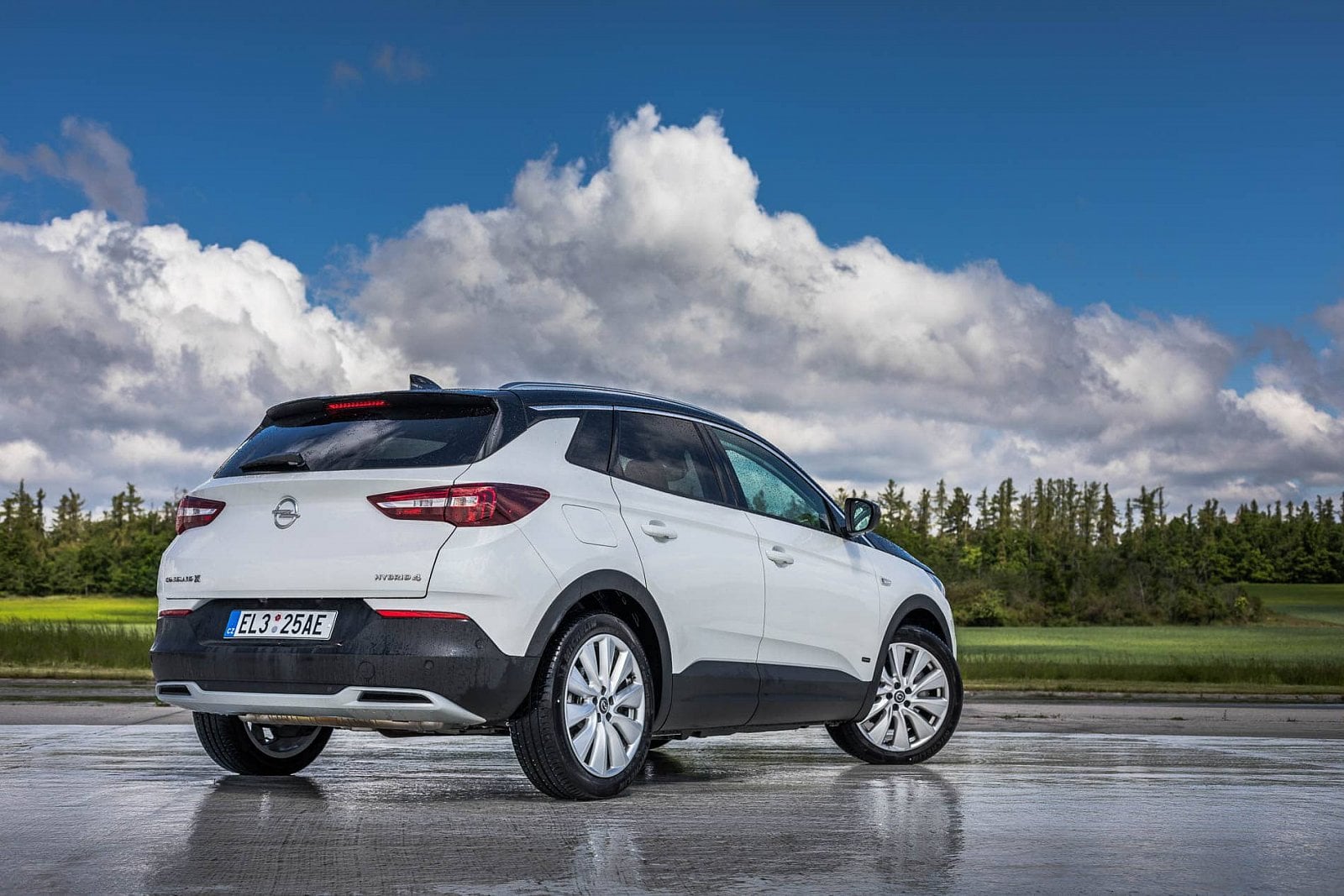 2020-06-opel-grandland-x-phev-07.jpg