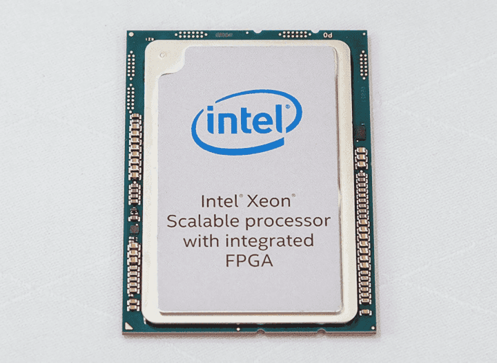 Intel Xeon Gold 6138P, procesor s integrovaným FPGA Arria 10 GX 1150 (Zdroj: PCWatch)