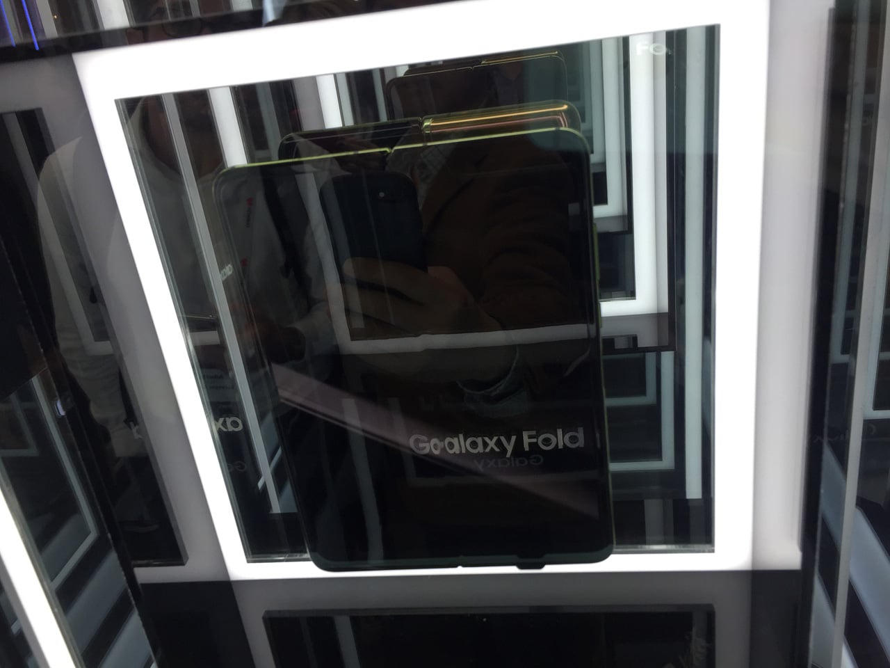 MWC 2019: ohebné telefony Huawei a Samsung či HoloLens 2