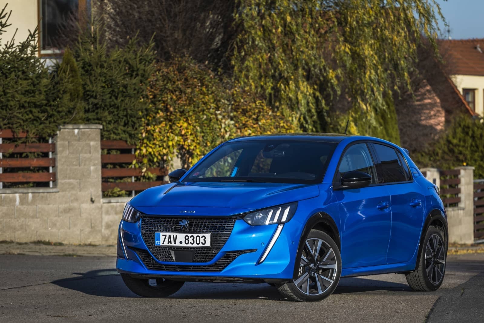 2020-01-Peugeot208037.jpg