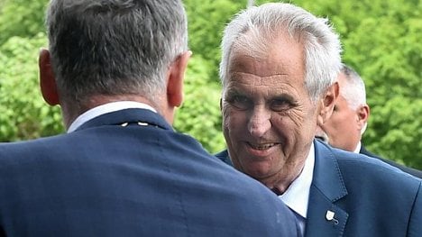 Náhledový obrázek - Zeman doporučil ČSSD, aby se v referendu vyslovila pro účast ve vládě. Pocheho odmítá