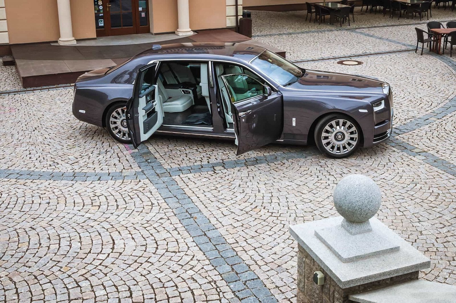 2019-09-Rolls-Royce-Phantom-dojmy-22-of-22.jpg
