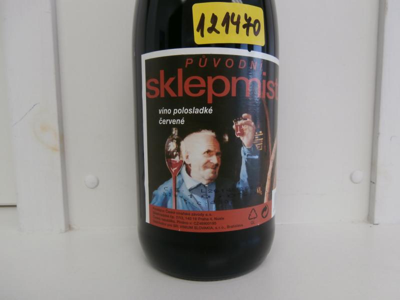 Další podivný Sklepmistr: prodejce nedoložil původ výrobku. Do vína byl přidán syntetický glycerol. V chuti a vůni vína byly patrné nežádoucí biologické procesy a sirka (způsobují ji nežádoucí mikroorganismy produkující sirovodík).
