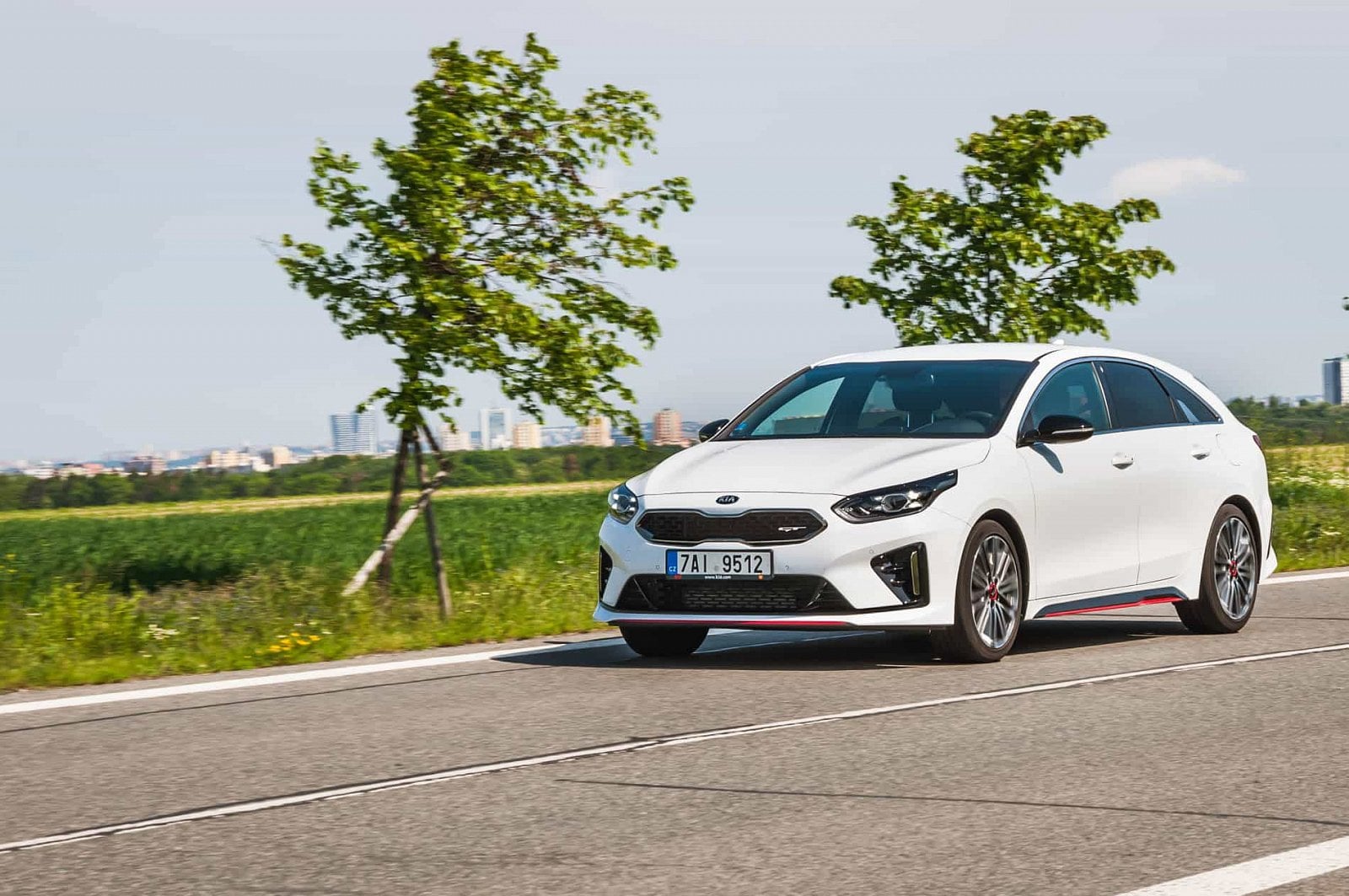 2019-05-kia-proceed-gt-27.jpg