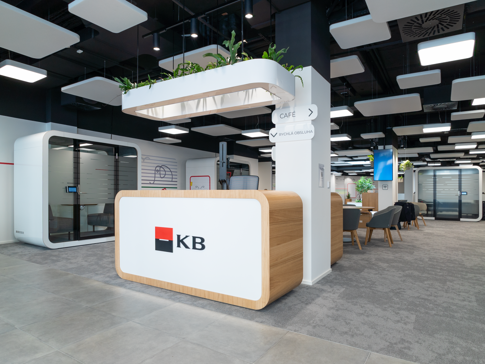 Nový koncept poboček Komerční banky představený ve čtvrtek 23. 9. 2021. Fotografie je z pobočky v Praze - Dejvicích.