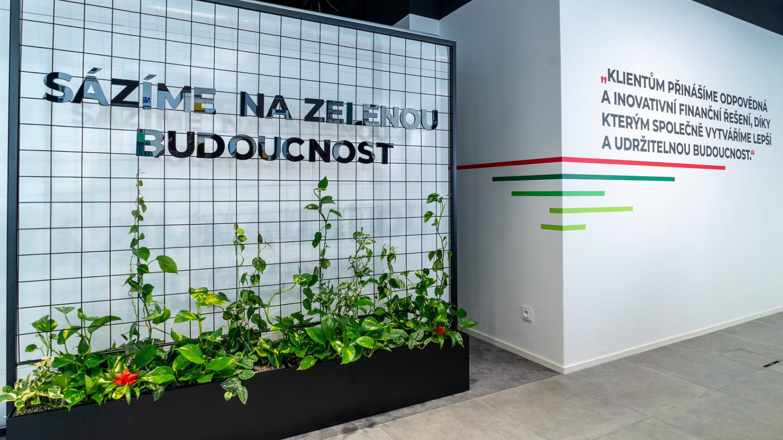 Nový koncept poboček Komerční banky představený ve čtvrtek 23. 9. 2021. Fotografie je z pobočky v Praze - Dejvicích.