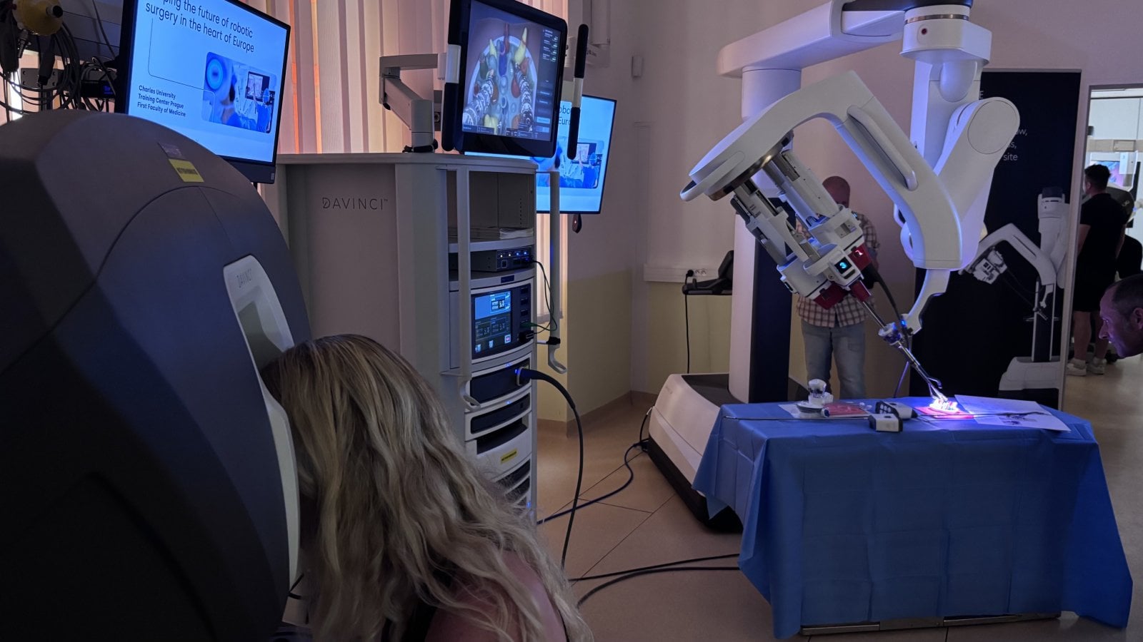 školicí centrum pro roboticky asistované operace systémem da Vinci
