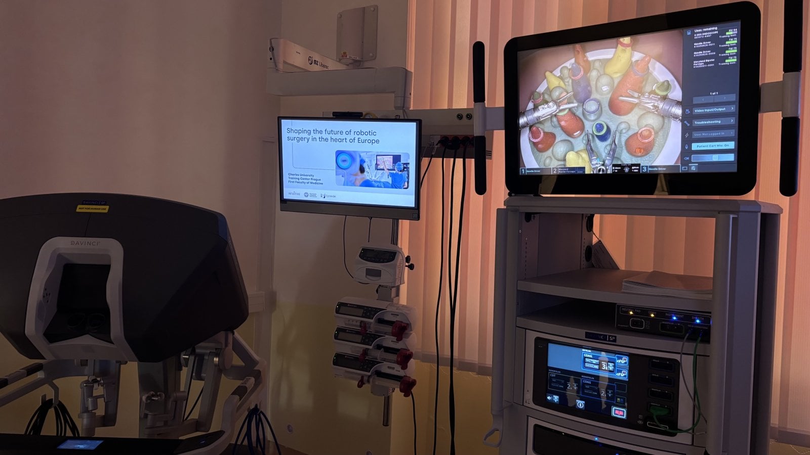 školicí centrum pro roboticky asistované operace systémem da Vinci