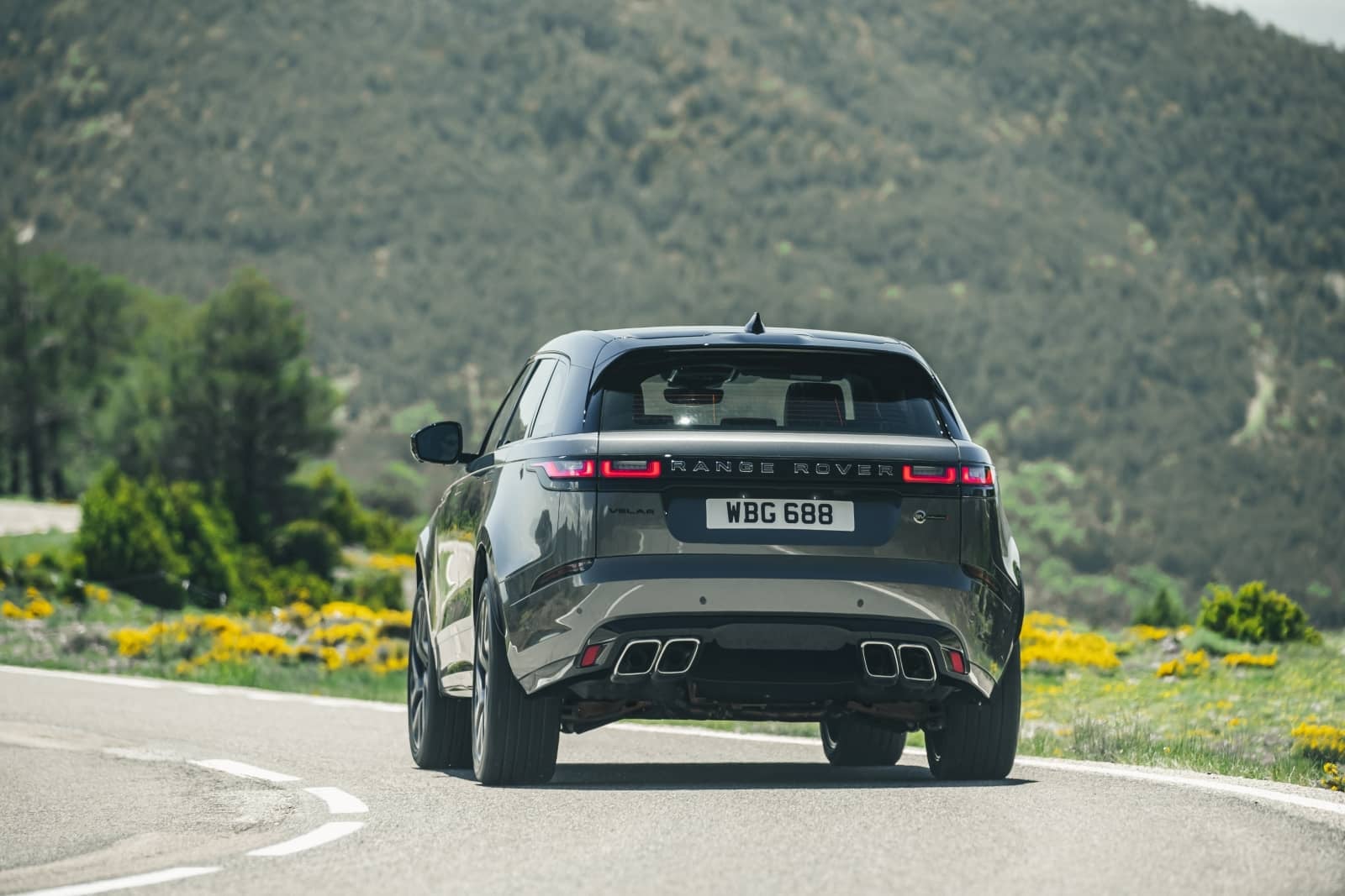 2019-10-20MY_RR_VELAR_SVADE_mediadrive_onroad_037.jpg